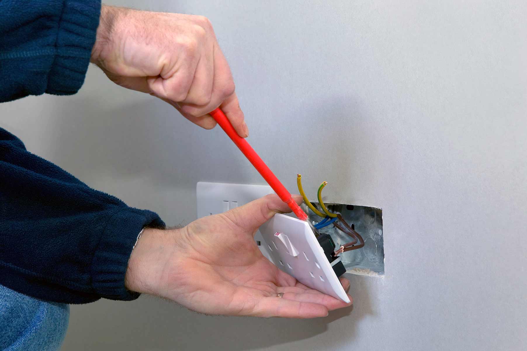 Our electricians can install plug sockets for domestic and commercial proeprties in Kidderminster and the local area. 